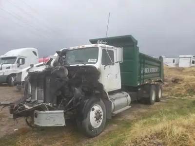 International F2674 Salvage Truck
