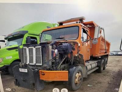 International F2674 Salvage Truck