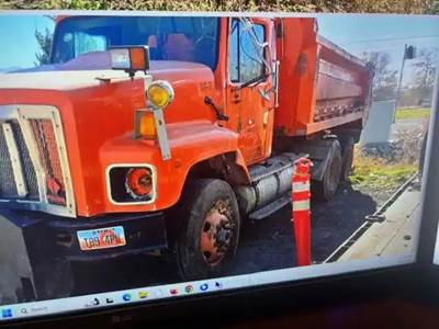 International F2674 Salvage Truck