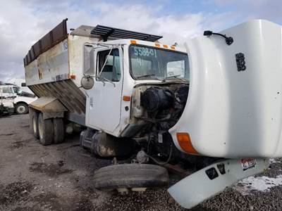 International F4900 Salvage Truck