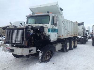 International F5070 Salvage Truck