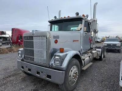 International F9370 Salvage Truck