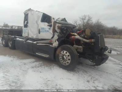 International LT625 Salvage Truck