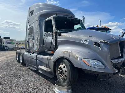 International LT625 Salvage Truck