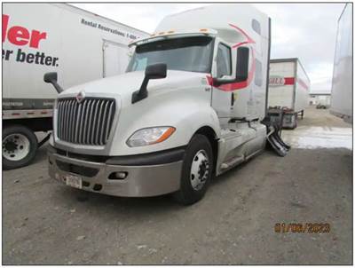 International LT625 Salvage Truck