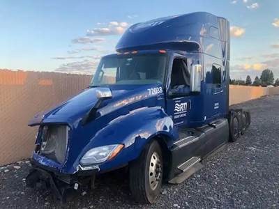 International LT625 Salvage Truck