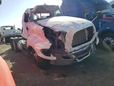 International LT625 Salvage Truck