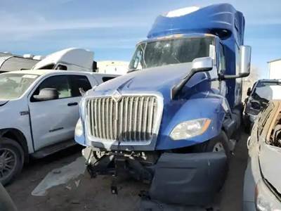 International LT625 Salvage Truck