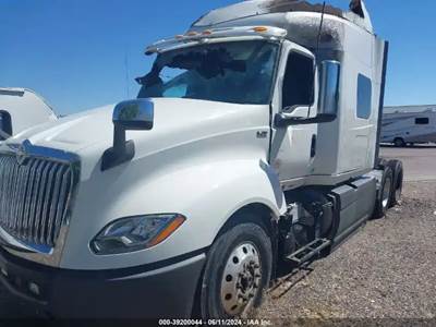 International LT625 Salvage Truck