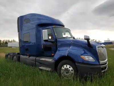 International LT625 Salvage Truck