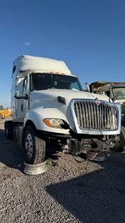 International LT625 Salvage Truck