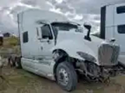 International ProStar Salvage Truck