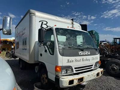 Isuzu NPR Salvage Truck