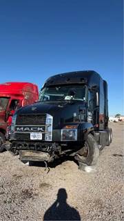 Mack Anthem Salvage Truck