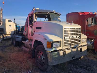Mack CHN613 Salvage Truck