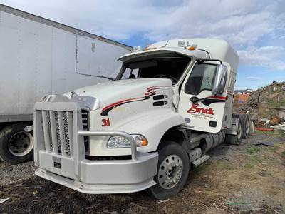 Mack Pinnacle CXU613 Salvage Truck