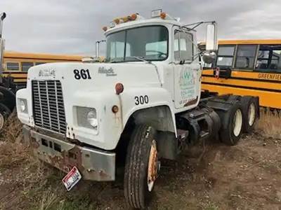 Mack R688ST Salvage Truck