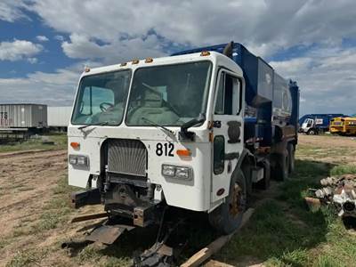 Peterbilt 320 Salvage Truck