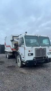 Peterbilt 320 Salvage Truck