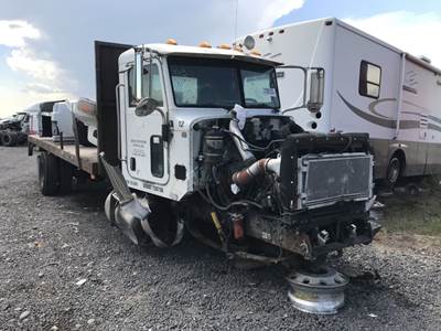 Peterbilt 335 Salvage Truck