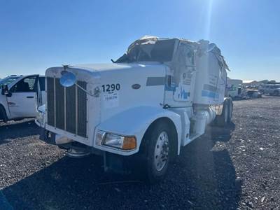 Peterbilt 377 Salvage Truck