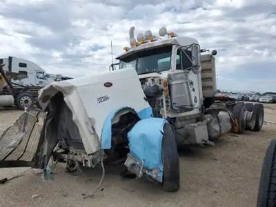 Peterbilt 379 Salvage Truck
