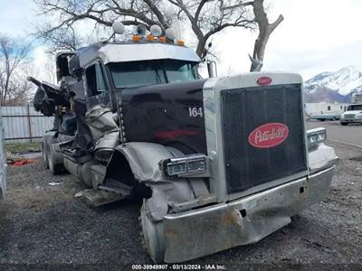 Peterbilt 379 Salvage Truck
