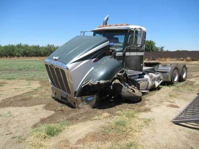 Peterbilt 384 Salvage Truck