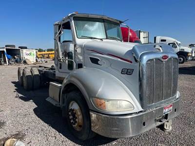 Peterbilt 384 Salvage Truck