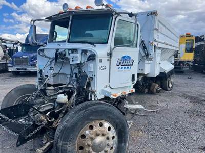 Peterbilt 384 Salvage Truck