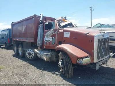 Peterbilt 385 Salvage Truck