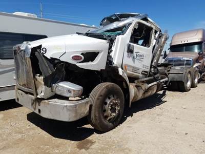 Peterbilt 567 Salvage Truck