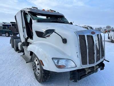 Peterbilt 579 Salvage Truck