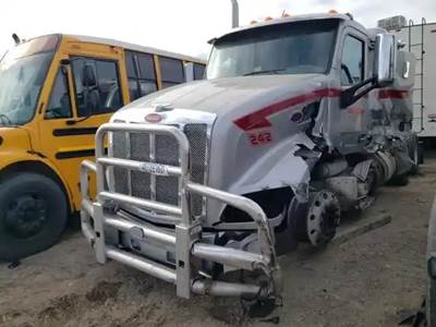 Peterbilt 579 Salvage Truck