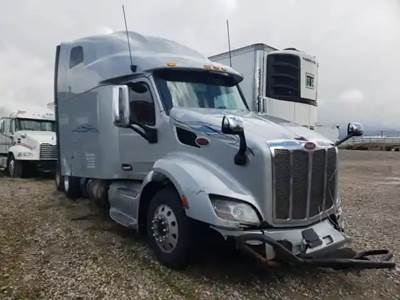 Peterbilt 579 Salvage Truck