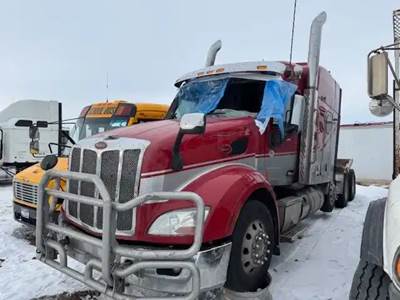 Peterbilt 579 Salvage Truck