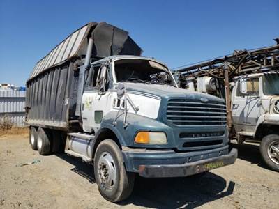 Sterling A9513 Salvage Truck