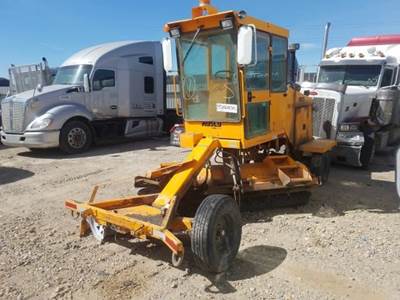 2003 Roscoe Sweeper, 3.3 Cummins 85HP,3500HRS Runs Great