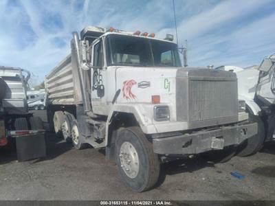 Volvo / WhiteGMC Autocar ACL64 Salvage Truck