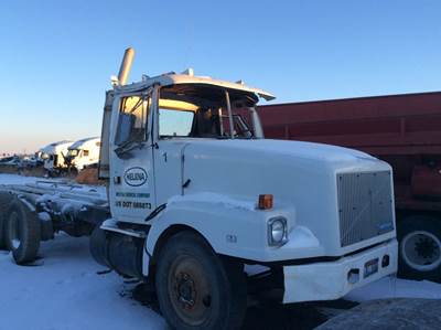 Volvo / WhiteGMC Salvage Truck