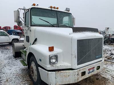 Volvo / WhiteGMC WG Salvage Truck