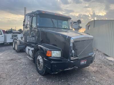 Volvo / WhiteGMC WIA Aero Salvage Truck