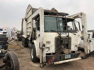 Volvo / WhiteGMC WX Xpeditor Salvage Truck