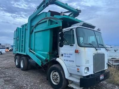 Volvo / WhiteGMC WX Xpeditor Salvage Truck