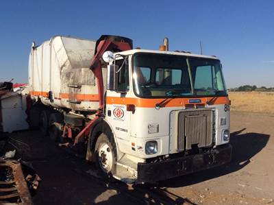 Volvo EXPEDITOR Salvage Truck