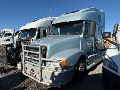 Volvo VN Salvage Truck