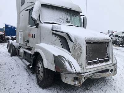 Volvo VNL Salvage Truck