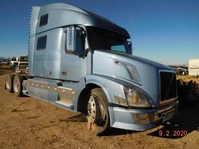 Volvo VNL Salvage Truck