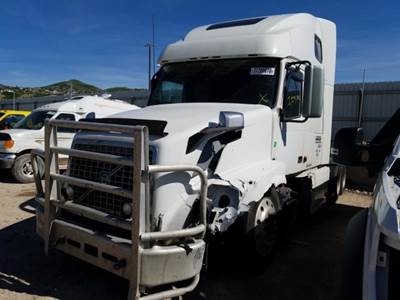 Volvo VNL Salvage Truck