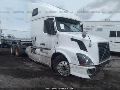 Volvo VNL Salvage Truck